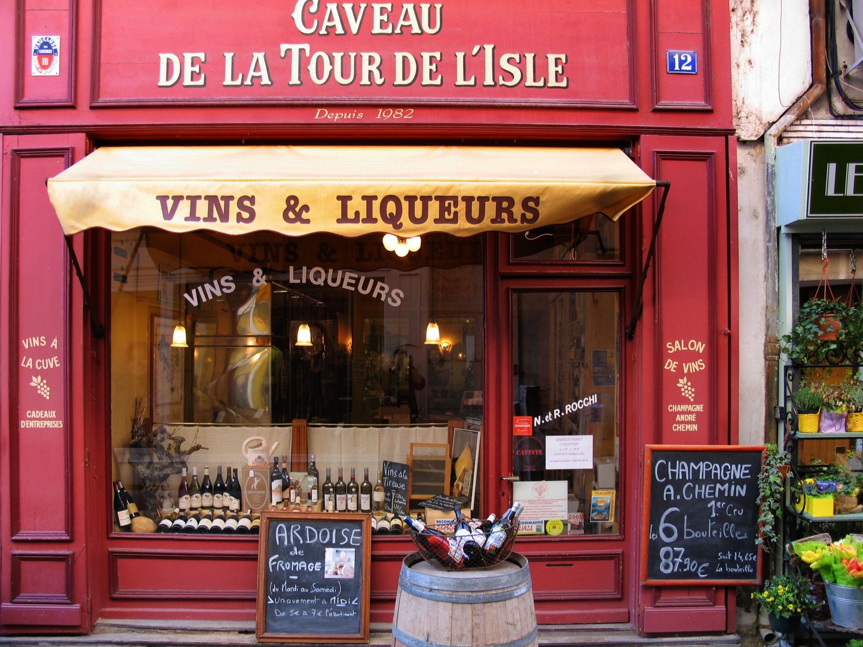 Caviste équipe à Bayonne